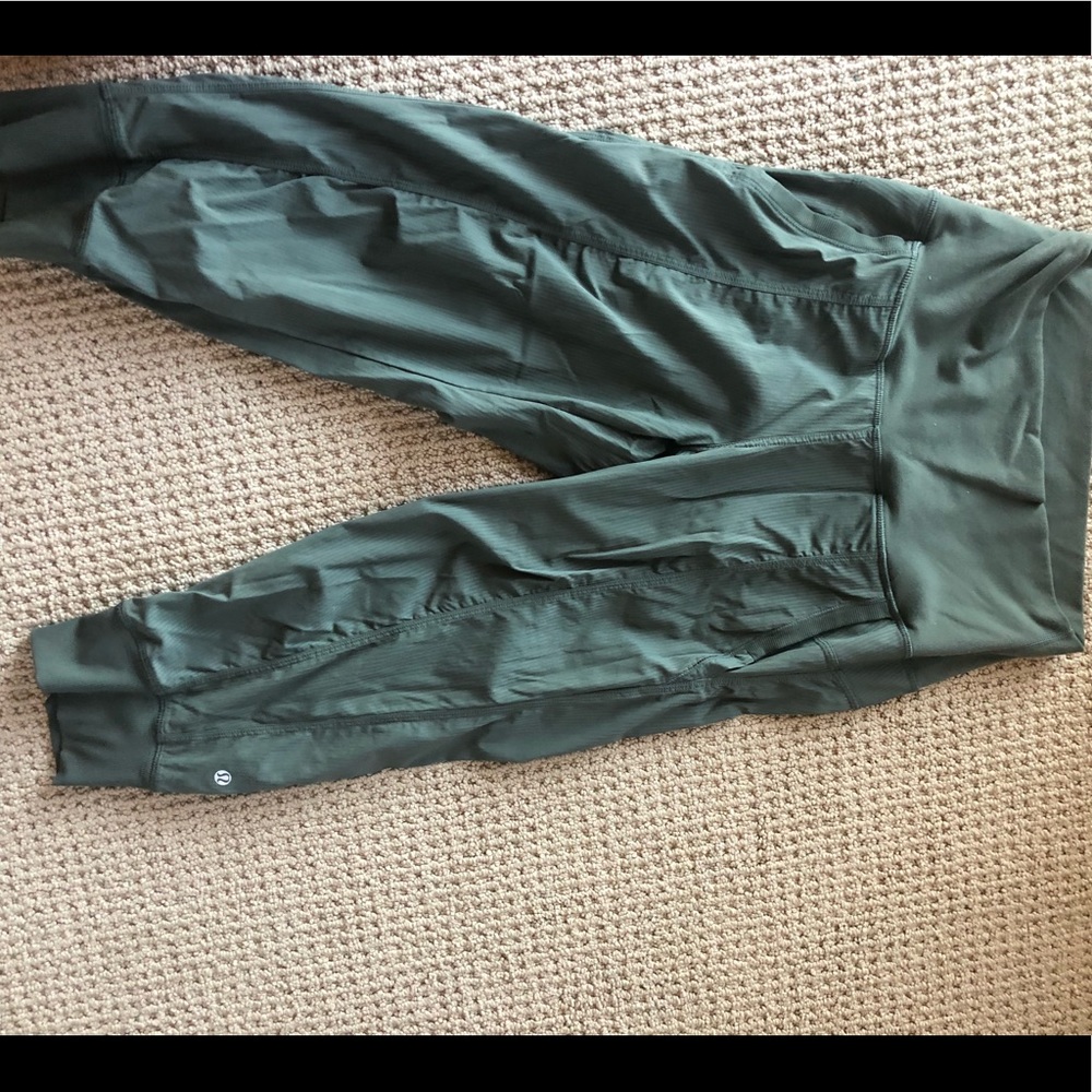 Lululemon cropped studio pants